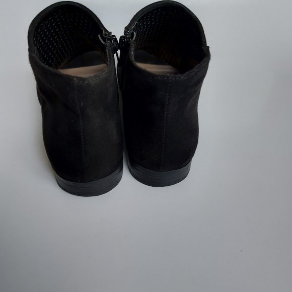 Size 7 Black Perforated Ankle Sandals - Picture 4 of 8